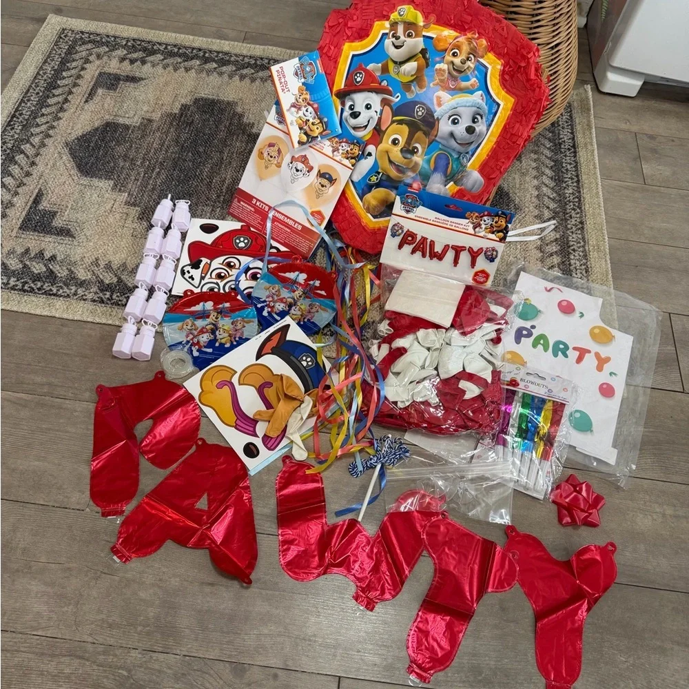 New Paw Patrol Party Supplies Piñata, Balloon Garland Banner Bubbles Blowouts